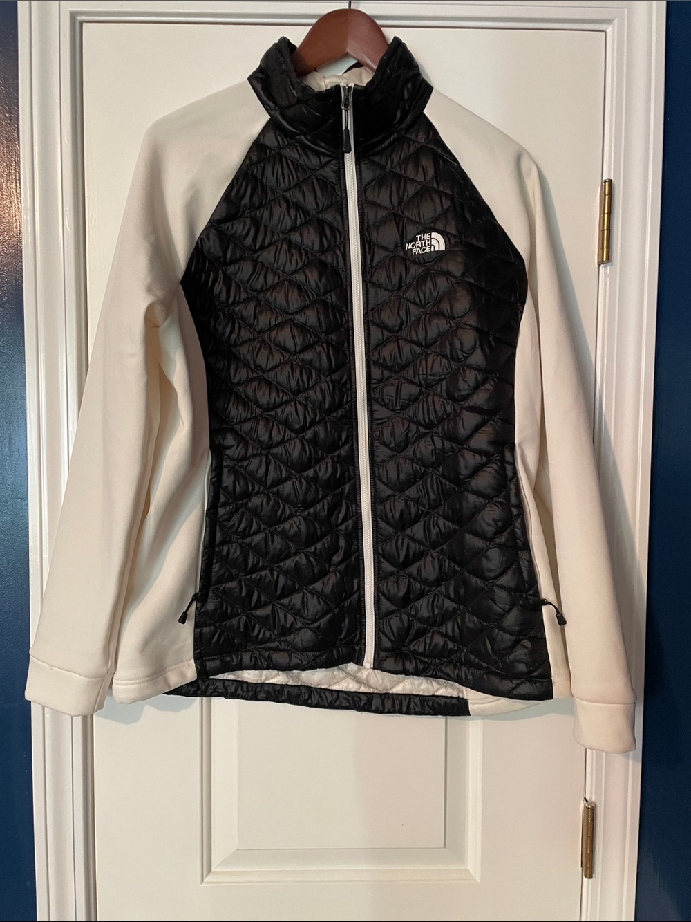 The North Face Women’s Black & Cream Quilted Hybrid Utility Jacket
